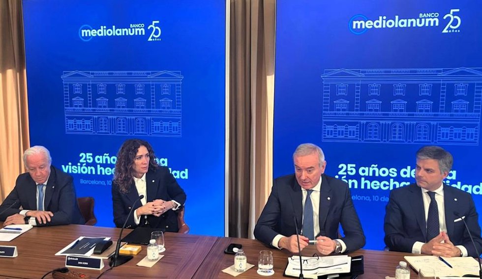 El presidente de Banco Mediolanum, Carlos Tusquets; la vicepresidenta, Sara Doris; el consejero delegado, Luca Bosisio, y el director comercial, Juan Massana