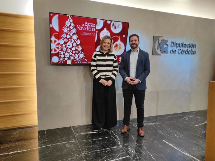 La delegada de Igualdad, Cooperación al Desarrollo, Consumo y Participación Ciudadana de la Diputación, Auxiliadora Moreno, y el alcalde de Alcaracejos, José Luis Cabrera.