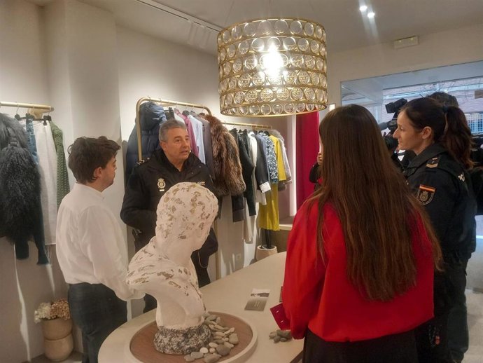 Logroño contará con más agentes y guías útiles para aumentar la seguridad de comerciantes y clientes en Navidad