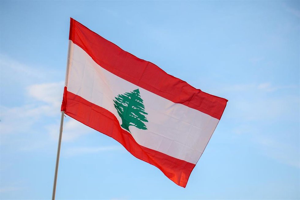 Archivo - Bandera de Líbano durante una manifestación en Marsella, Francia (archivo)
