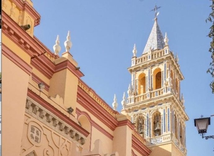 Exterior de la Parroquia de Santa Ana