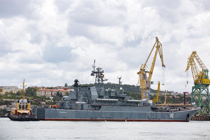 Archivo - Sep 26, 2021 - Sevastopol, Crimea  - Novocherkassk (BDK-46) is a large landing ship of project 775, serving in the Black Sea Fleet of the Russian Navy.
