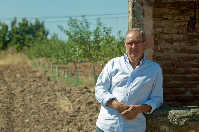 Del Bosque, Villar, Marchena y Navas participan en la II Jornada de Periodismo Deportivo José Ángel de la Casa en Sevilla, donde se homenajeará al mítico periodista de TVE fallecido en este 2025.