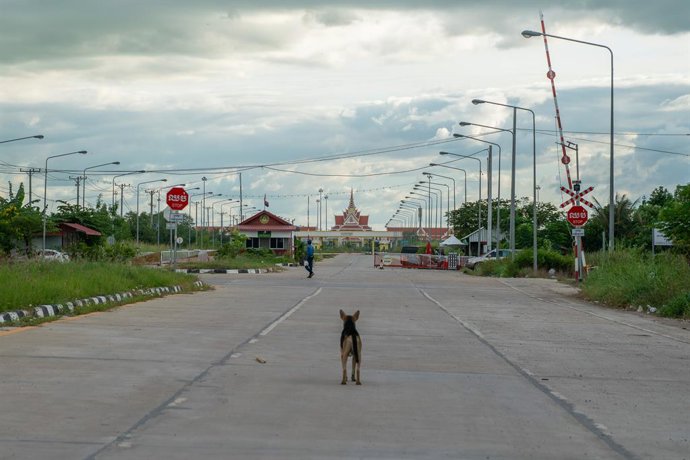 Archivo - Arquivo - Imagem de arquivo de uma passagem de fronteira entre a Tailândia e o Camboja.