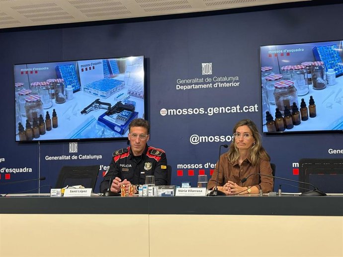 El sargento Santi López y la doctora del Hospital Bellvitge Núria Vilarrasa