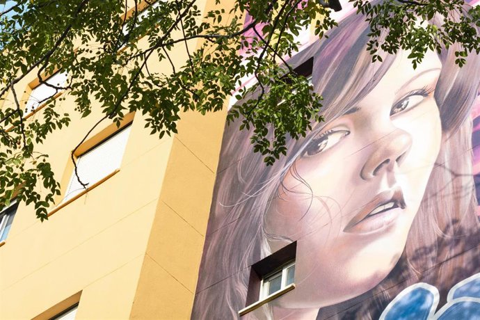 Archivo - Pintura en pared de una vivienda en Sevilla. Imagen de archivo.