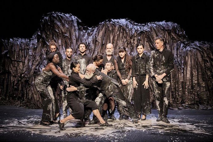 Elenco de artistas de Baro d'evel, compañía que inaugura la temporada escénica del Central.