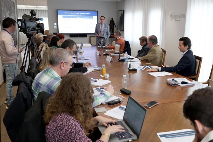 Presentación del informe de Cámara Valencia sobre 'Consecuencias económicas de un fallo en el sistema de abastecimiento'