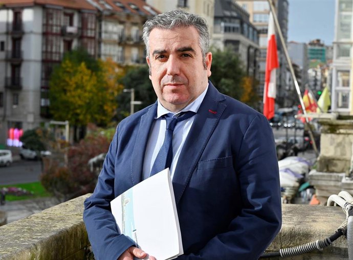 Archivo - El concejal de Fomento y Movilidad Sostenible del Ayuntamiento de Santander, Agustín Navarro.