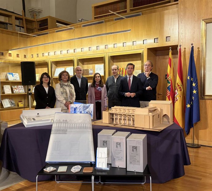 Las Cortes de Aragón reciben la donación del archivo 'Proyectos de la Aljafería', en la capilla de San Martín.
