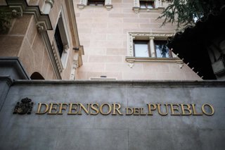 Archivo - Fachada de la sede del Defensor del Pueblo.