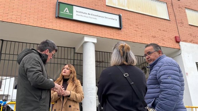 La parlamentaria del PSOE en Andalucía, Verónica Pérez, en su visita a Fuentes de Andalucía.