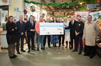 Campaña solidaria de Fundación "la Caixa" y mercados de abastos para apoyar a 1.400 familias sevillanas en Navidad