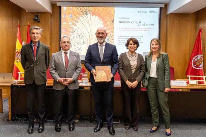 A Universidade Complutense apresenta a restauração de seis telas originais de Santiago Ramón y Cajal