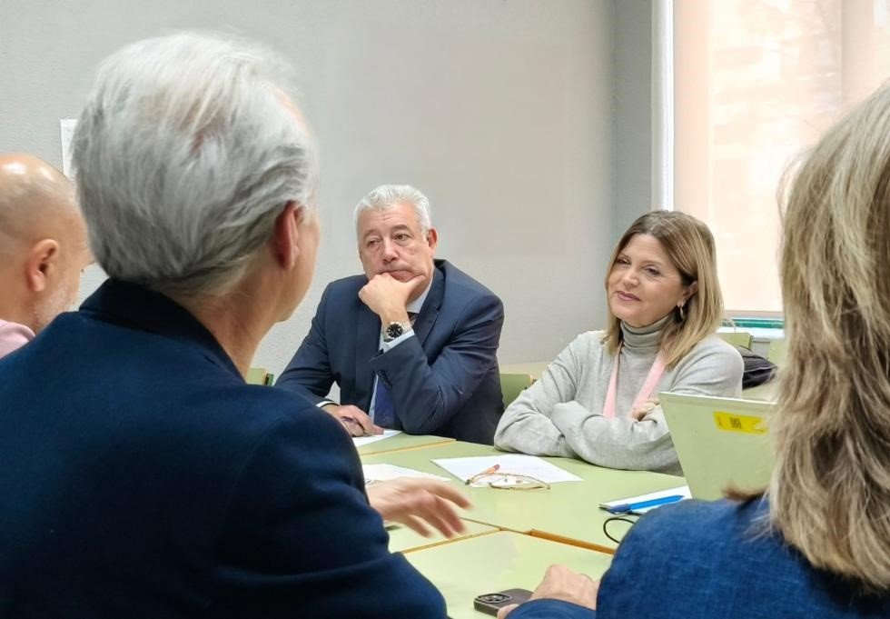 Imagen de la consellera de Educación, Cultura y Universidades, Carmen Ortí Ferre, en un instituto de Utiel.