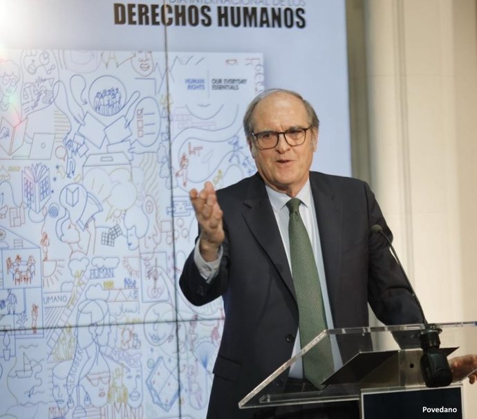 El Defensor del Pueblo, Ángel Gabilondo, en un acto con motivo del Día de los Derechos Humanos.