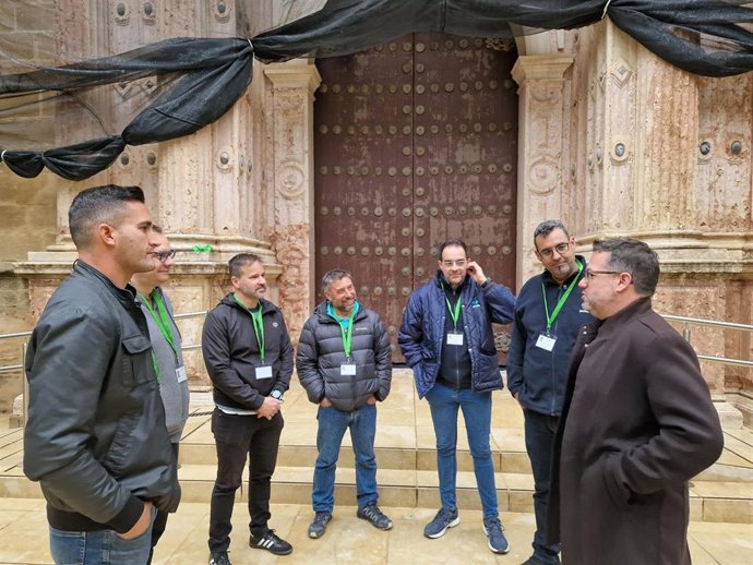 El portavoz de Adelante Andalucía, José Ignacio García, se reúne con trabajadores de Persán.