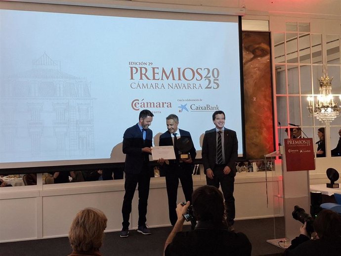El presidente del Grupo Leadernet, Tito Heredero, recoge el Premio Cámara Navarra 2025 en la categoría de Internacionalización.