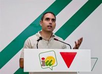 Valero (IU) insta a Moreno a "ponerse por una vez del lado de los andaluces" y no del PP y apoye la condonación de deuda