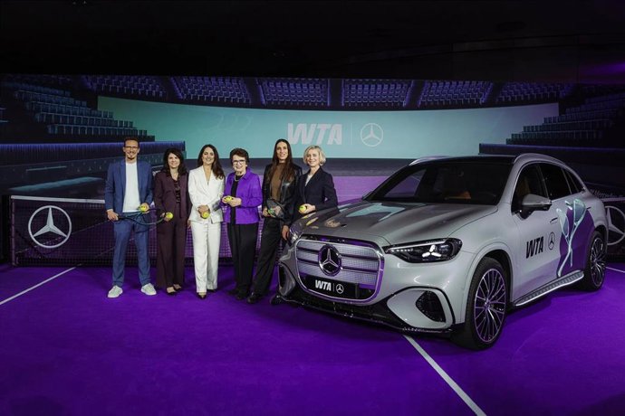 Mathias Geisen (Mercedes-Benz), Valerie Camillo (presidenta de la WTA), Marina Storti (directora ejecutiva de WTA Ventures), Billie Jean King (fundadora de la WTA), Andrea Petkovic (exjugadora Top 10 de la WTA), Christina Scheck (Mercedes-Benz).