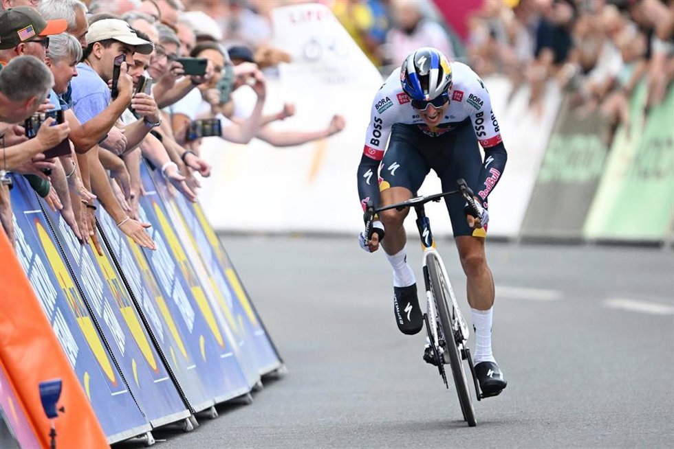 Archivo - El ciclista alemán Florian Lipowitz durante una carrera