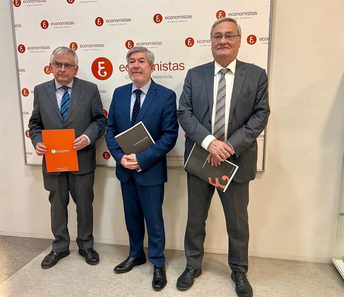 El Consejo General de Colegios de Economistas de la Comunidad Valenciana presentan la encuesta 'Los Economistas Opinan'