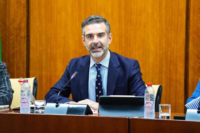 El consejero de Agricultura, Pesca, Agua y Desarrollo Rural, Ramón Fernández-Pacheco.