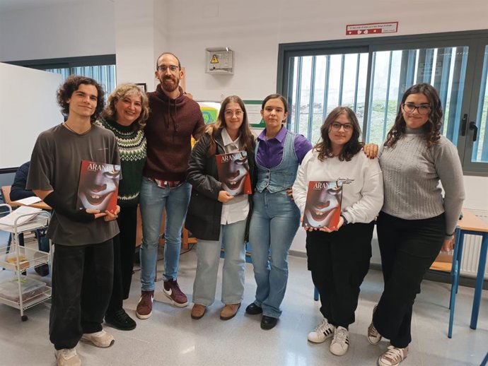 Alumnos y profesores del IES Emilio Canalejo Olmeda, de Montilla, que ha obtenido el primer premio.