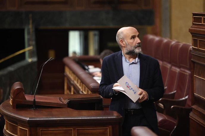 El diputado del BNG Néstor Rego, interviene durante una sesión de control al Gobierno, en el Congreso de los Diputados, a 12 de noviembre de 2025, en Madrid (España).