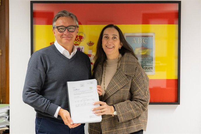 El portavoz de Vox en el Parlamento andaluz, Manuel Gavira, y la presidente de Vox en Córdoba, Paula Badanelli.