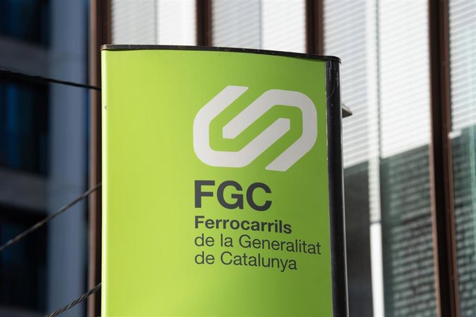Archivo - Cartel de Ferrocarriles de la Generalitat de Catalunya.