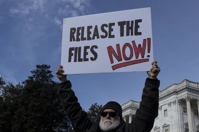 Imagen de archivo de una manifestación a favor de la publicación de los archivos de Epstein frente al Capitolio de EEUU