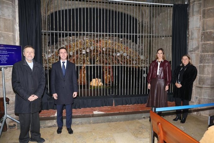 El presidente del Consell de Mallorca, Llorenç Galmés, inaugura el tradicional belén de la Sang tras más de una década.