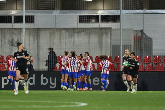 Vilde Boe Risa, do Atlético de Madri, comemora um gol durante a partida da Liga dos Campeões Feminina da UEFA entre o Atlético de Madri e o Bayern Munchen no Centro Deportivo Wanda, em 10 de dezembro, em Alcala de Henares, Madri, Espanha.