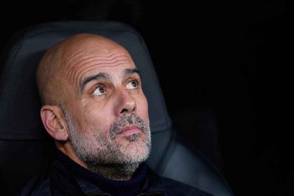 El entrenador del Real Madrid, Pep Guardiola, en el banquillo del Santiago Bernebéu.