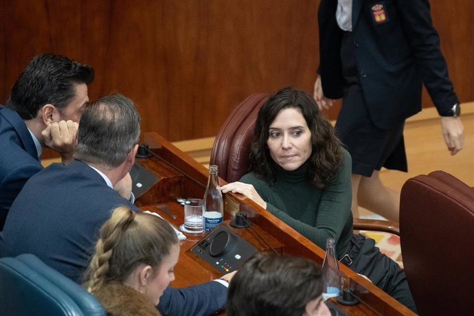 La presidenta de la Comunidad de Madrid, Isabel Díaz Ayuso, durante el pleno de la Asamblea de Madrid, a 4 de diciembre de 2025, en Madrid (España).