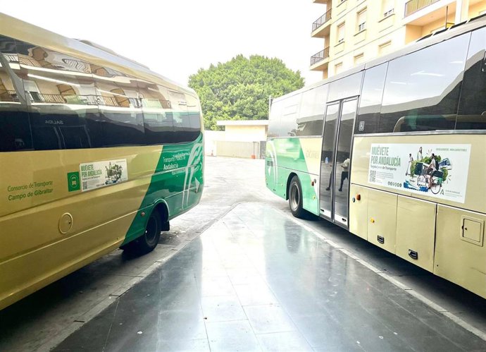 Archivo - Autobuses metropolitanos del Consorcio de Transportes del Campo de Gibraltar.