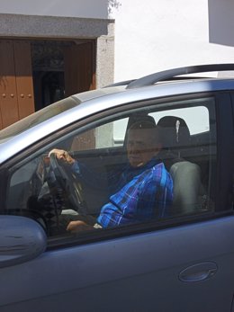 Imagen de recurso de un conductor mayor al volante