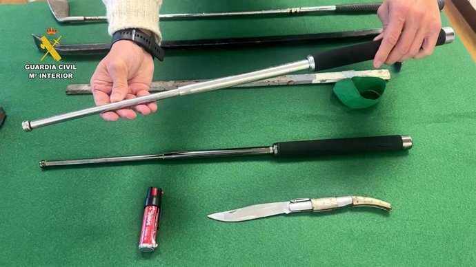 Un altercado por el intercambio de una moto acuática y un vehículo deja un detenido, un investigado y siete denunciados