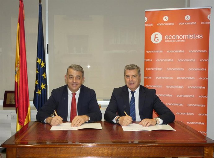 Firma del acuerdo entre el Consejo General de Economistas de España y ExpoRetail Iberoamérica