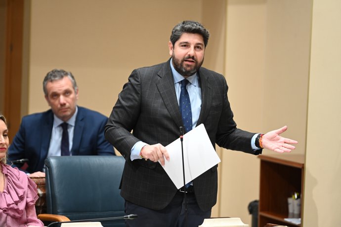 El presidente del Gobierno regional, Fernando López Miras, en el Pleno de la Asamblea Regional