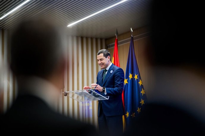 El presidente de la Junta de Andalucía, Juanma Moreno, interviene en el  acto de presentación de la candidatura de Málaga a sede de la Autoridad Aduanera de la Unión Europea. A 10 de diciembre de 2025, en Bruselas (Bélgica).  La creación de la Autoridad A