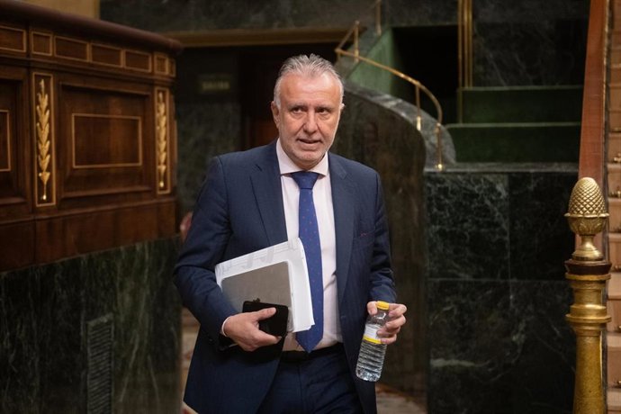 El  ministro de Política Territorial y Memoria Democrática, Ángel Víctor Torres, durante una sesión plenaria en el Congreso, a 11 de diciembre de 2025, en Madrid (España).