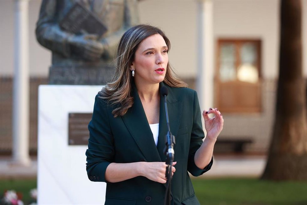 La portavoz parlamentaria del PSOE-A, María Márquez, atiende a los medios para valorar la intervención del presidente de la Junta de Andalucía, Juanma Moreno, en el Debate de la Comunidad Autónoma. A 27 de noviembre de 2025. (Foto de archivo).