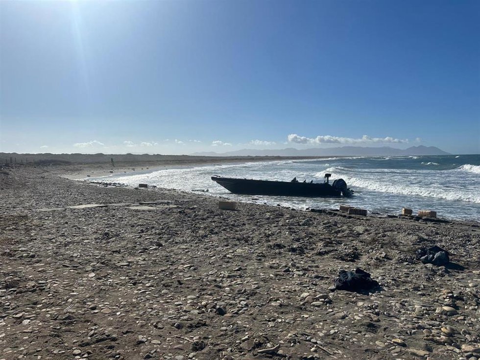 Archivo - Narcolancha varada en la playa almeriense de Torregarcía.