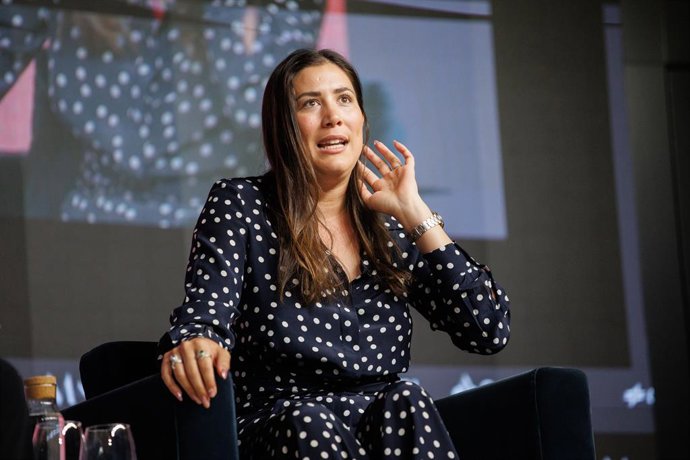 Archivo - Arquivo - A tenista Garbiñe Muguruza discursa durante o segundo dia da sexta edição do Santander WomenNOW 2024, no Auditorio El Beatriz de Madrid, em 20 de junho de 2024, em Madri (Espanha). Consolidado como o congresso sobre liderança feminina