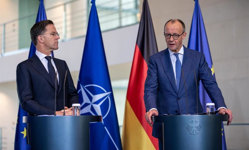 El canciller alemán, Friedrich Merz, junto al secretario general de la OTAN, Mark Rutte, en su visita a Berlin.