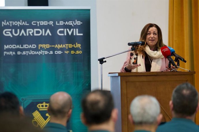 La consejera de de Desarrollo Educativo y Formación Profesional de la Junta de Andalucía, María del Carmen Castillo, destaca que Andalucía está por primera vez por encima de la media nacional en titulaciones académicas.