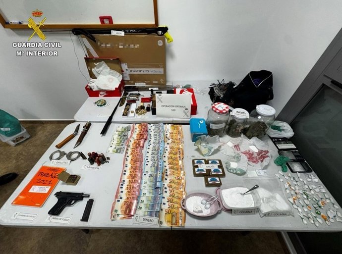 La Guardia Civil detiene a dos personas en Bolaños por tráfico de drogas.