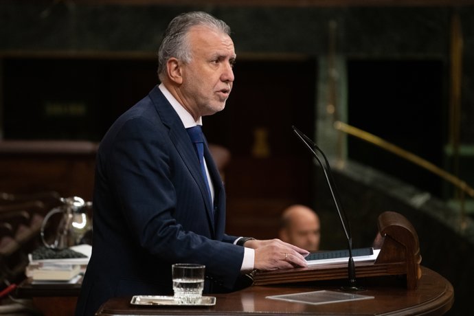 El  ministro de Política Territorial y Memoria Democrática, Ángel Víctor Torres, durante una sesión plenaria en el Congreso, a 11 de diciembre de 2025, en Madrid (España).